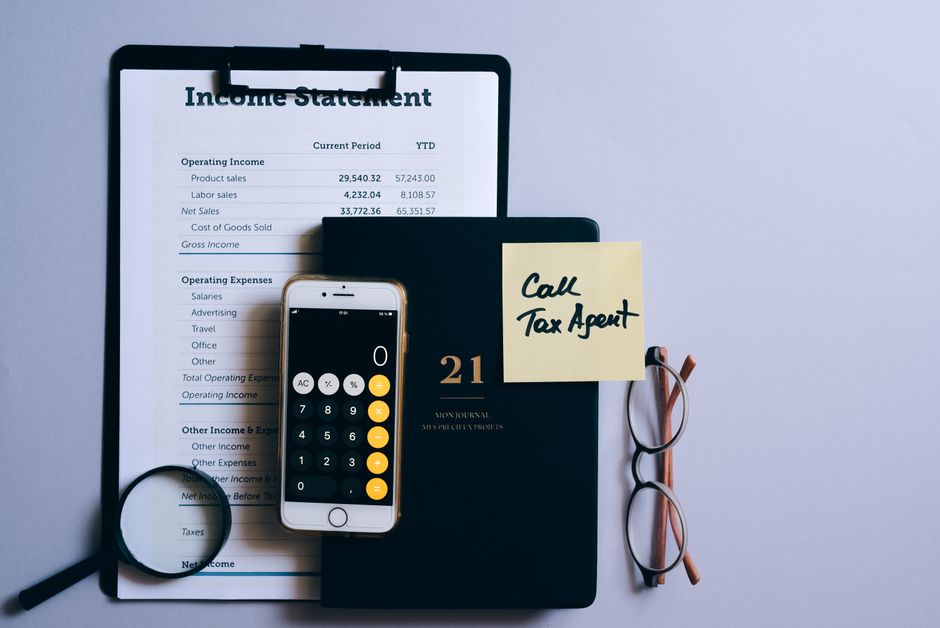 Vergi planlama ve uyum gösterimini içeren finansal panosu görseli